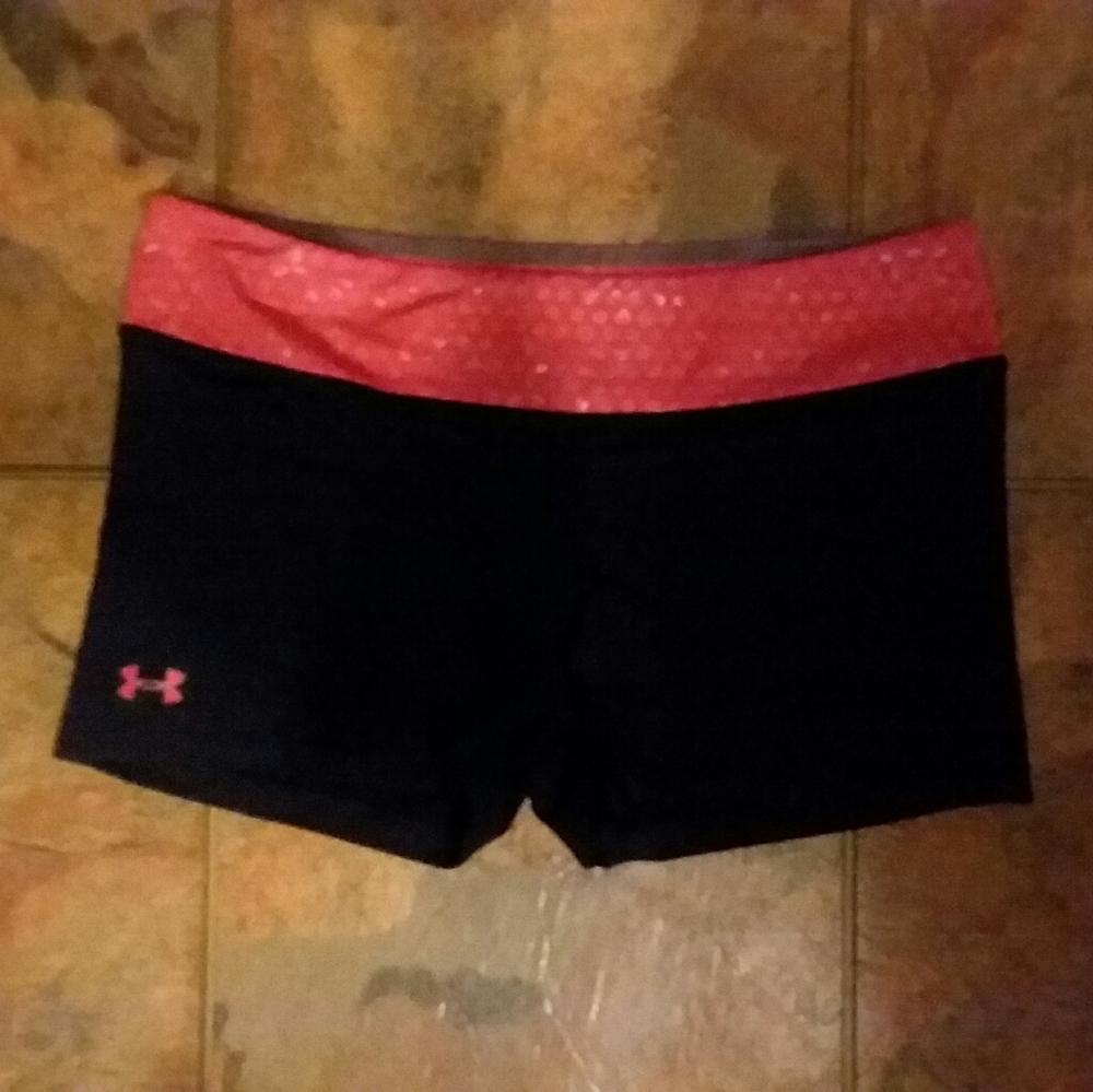 Black Under Armour Shorts L